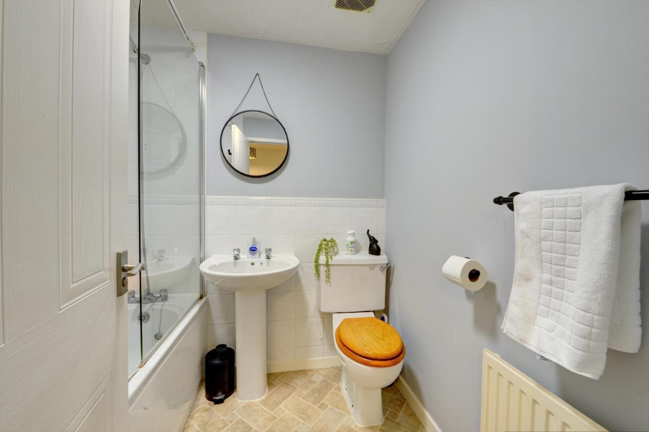 Modern 2 Bed House Sleeps 6 Southam Town Centre - Inspire Homes Ltd Eksteriør bilde